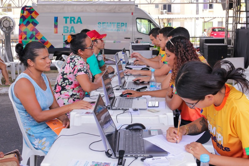 Prefeitura realiza ‘Sine nos Bairros’ em comemoração aos 53 anos do bairro Coroado Prefeitura realiza ‘Sine nos Bairros’ em comemoração aos 53 anos do bairro Coroado