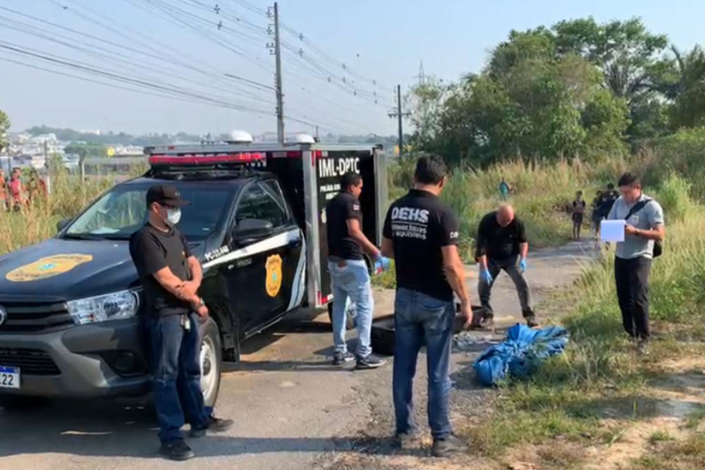 Corpos são encontrados amarrados e com marcas de tortura na avenida das Torres Corpos são encontrados amarrados e com marcas de tortura na avenida das Torres