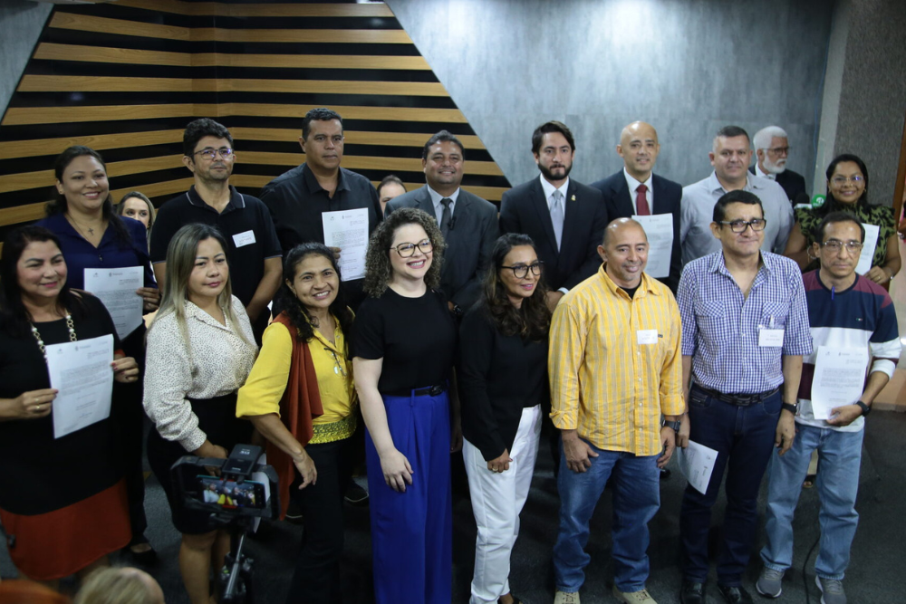 Após 20 anos de espera, aprovados em concurso são empossados na Câmara Municipal de Manaus Após 20 anos de espera, aprovados em concurso são empossados na Câmara Municipal de Manaus