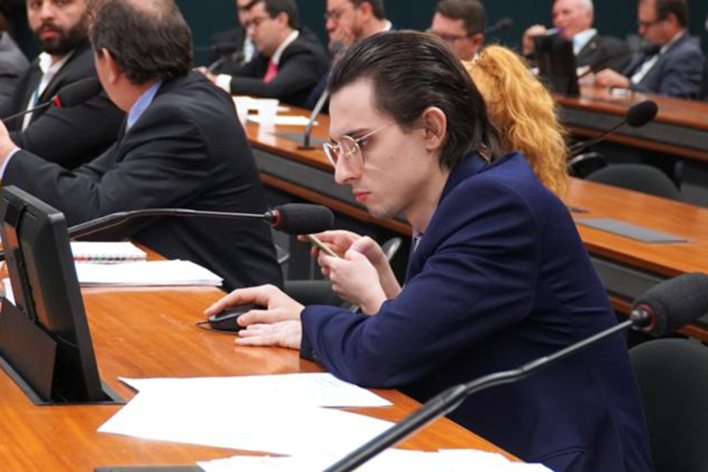 Amom pede investigação de visitas da "dama do tráfico amazonense" ao Ministério da Justiça Amom pede investigação de visitas da "dama do tráfico amazonense" ao Ministério da Justiça