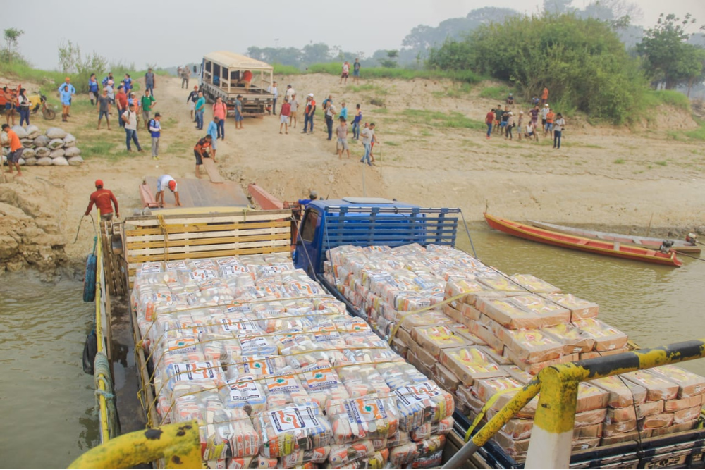 Prefeitura leva ajuda humanit&aacute;ria a comunidades na gleba de Vila Amaz&ocirc;nia, em Parintins