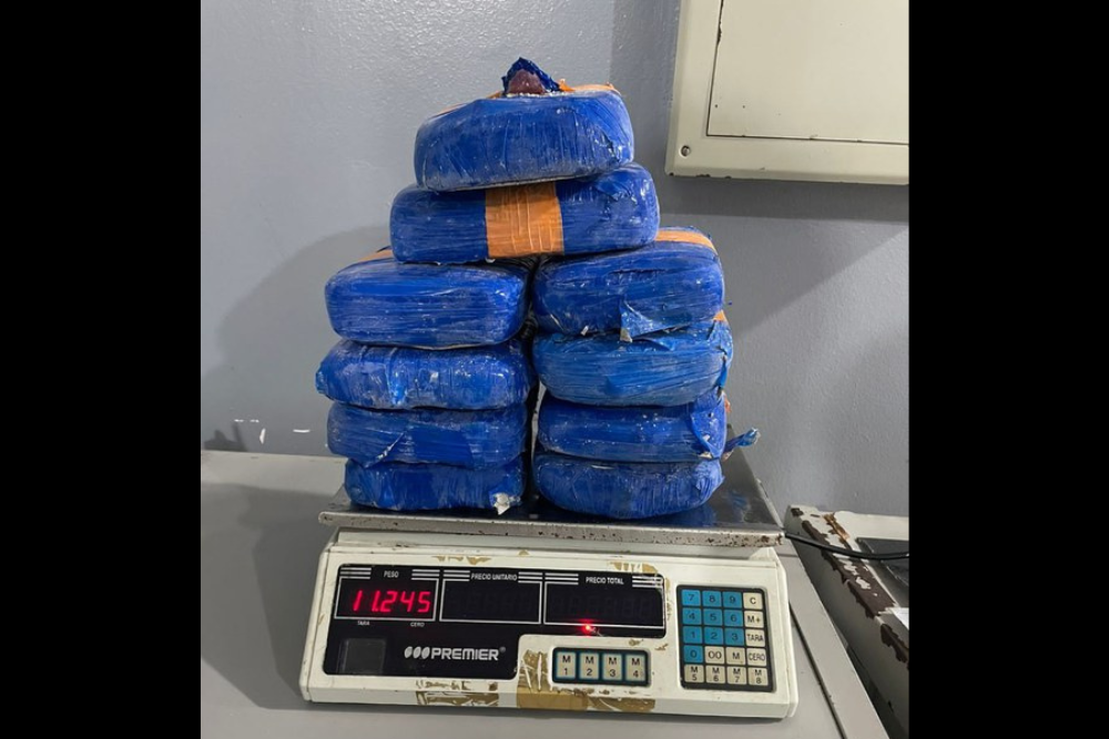 PF apreende cocaína escondida em peça de concreto no AM PF apreende cocaína escondida em peça de concreto no AM