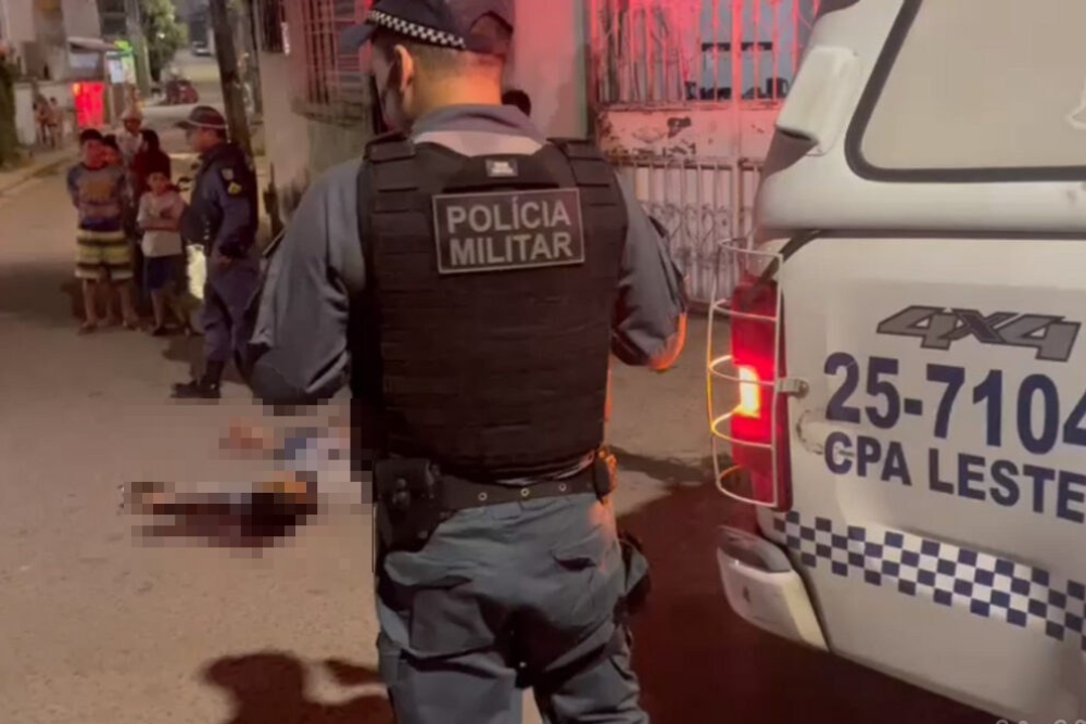 Criminosos em carro preto executam homem a tiros no Tancredo Neves 