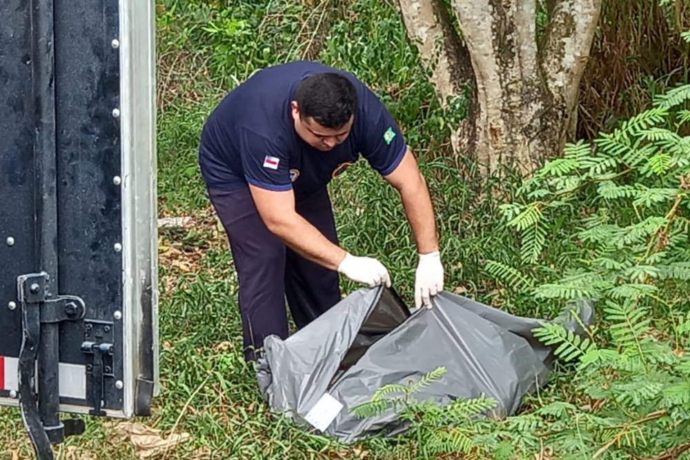 Corpo é encontrado dentro de igarapé na avenida Desembargador João Machado Corpo é encontrado dentro de igarapé na avenida Desembargador João Machado