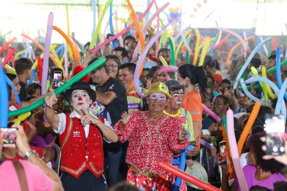 'Circo na Escola' leva diversão e educação ao Parque das Tribos 'Circo na Escola' leva diversão e educação ao Parque das Tribos