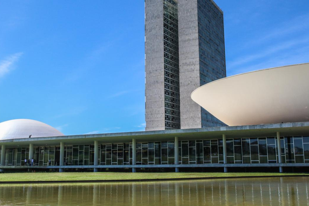 Congresso aprova R$ 15 bi para compensar perda de estados e municípios Congresso aprova R$ 15 bi para compensar perda de estados e municípios