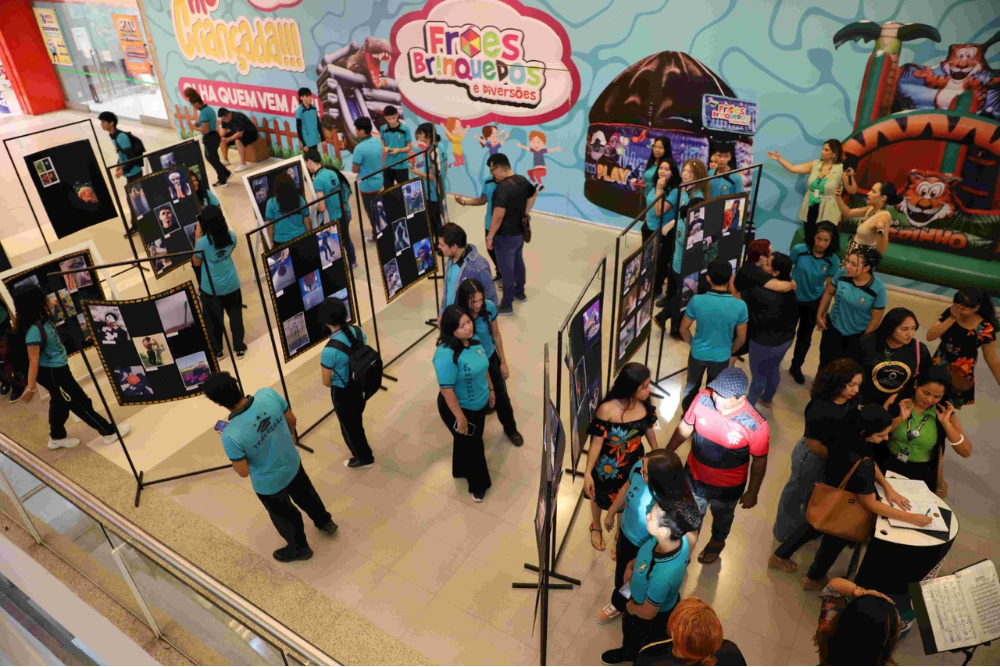 Estudantes realizam exposição fotográfica em shopping de Manaus Estudantes realizam exposição fotográfica em shopping de Manaus