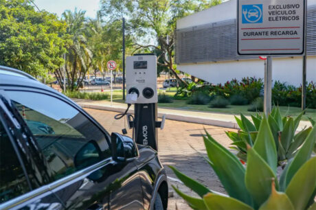Brasil estuda novas regras para baterias e recarga de veículos elétricos