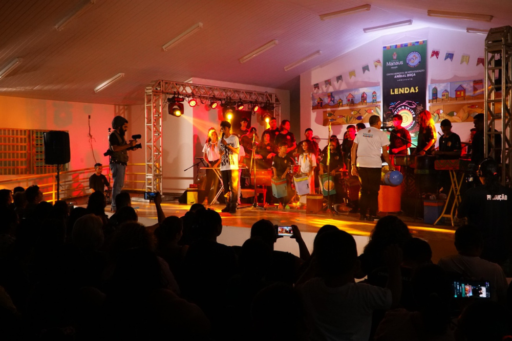 Espetáculo ‘Lendas’ comemora 20 anos do grupo musical Curumim na Lata Espetáculo ‘Lendas’ comemora 20 anos do grupo musical Curumim na Lata
