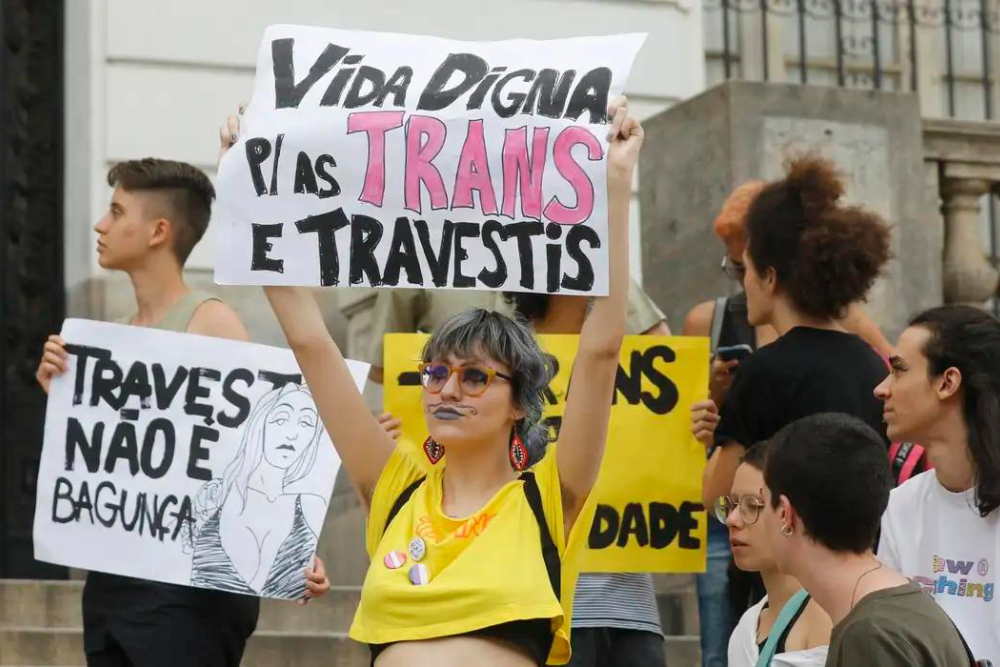 Novembro Azul deve incluir mulheres trans, defendem urologistas Novembro Azul deve incluir mulheres trans, defendem urologistas