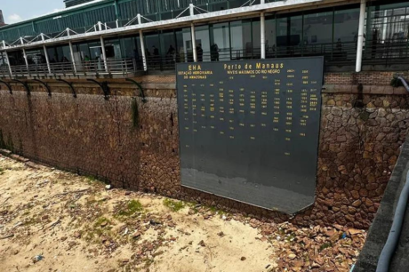 Rio Negro baixa 14cm em um dia e chega a 24,65m em Manaus