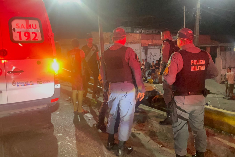 Motociclista morre ao bater em estrutura metálica na avenida das Torres Motociclista morre ao bater em estrutura metálica na avenida das Torres