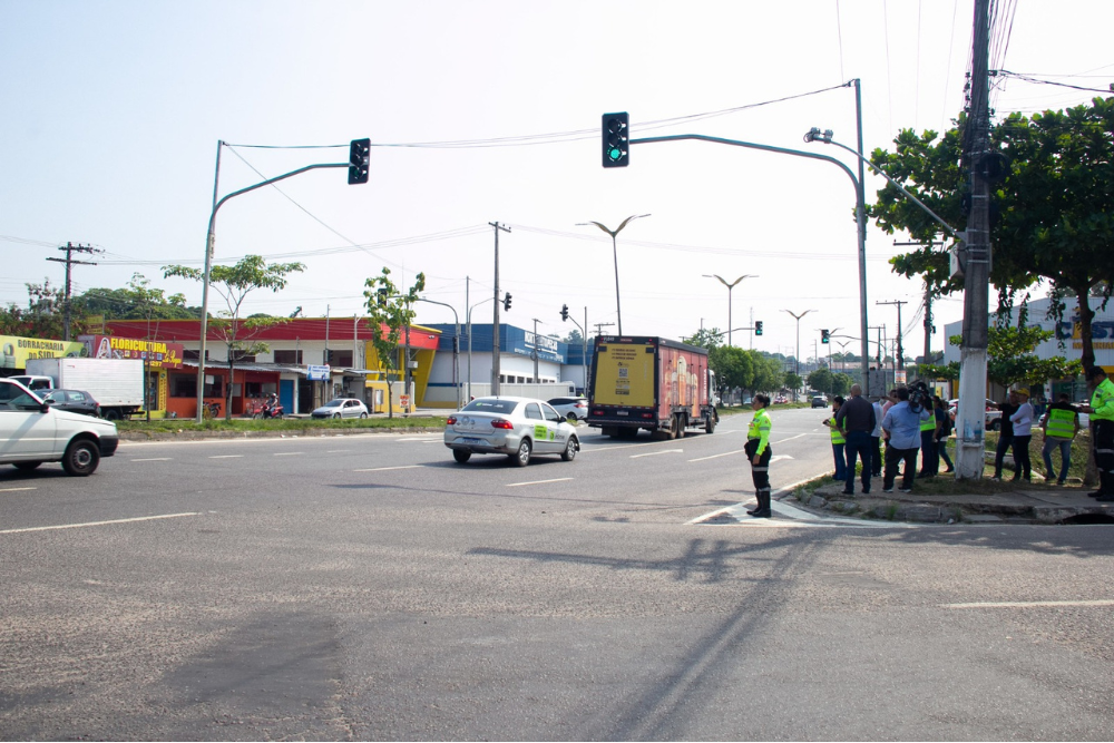 Novo semáforo garante mais fluidez no trânsito e evita acidentes na zona Norte Novo semáforo garante mais fluidez no trânsito e evita acidentes na zona Norte