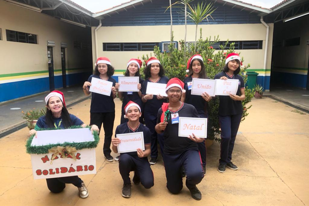 Escola estadual em Itacoatiara promove campanha "Natal Solid&aacute;rio"