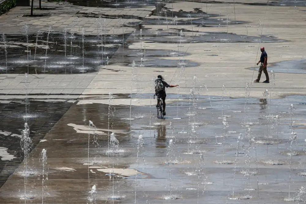 Onda de calor: governo lança guia com 22 dicas e cuidados com a saúde Onda de calor: governo lança guia com 22 dicas e cuidados com a saúde