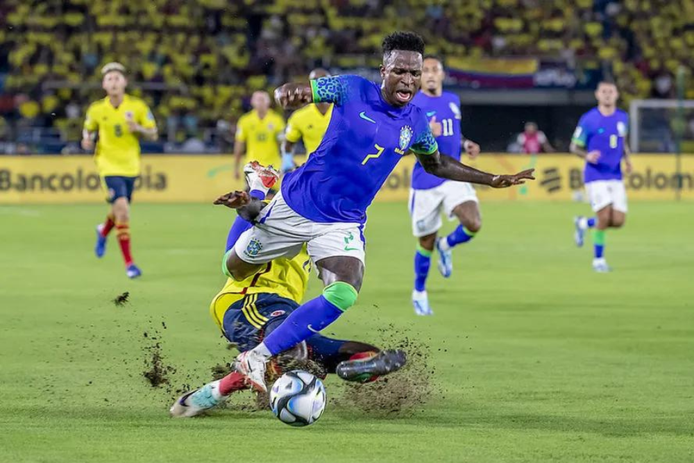 Brasil joga mal e perde para Col&ocirc;mbia em Barranquilla