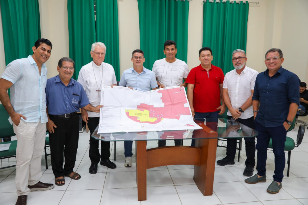 Prefeitura e Arquidiocese de Manaus iniciam cooperação para regularização fundiária na zona Oeste Prefeitura e Arquidiocese de Manaus iniciam cooperação para regularização fundiária na zona Oeste