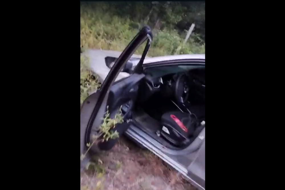 Com marcas de tiros, mulher &eacute; encontrada morta em carro na estrada de Novo Air&atilde;o