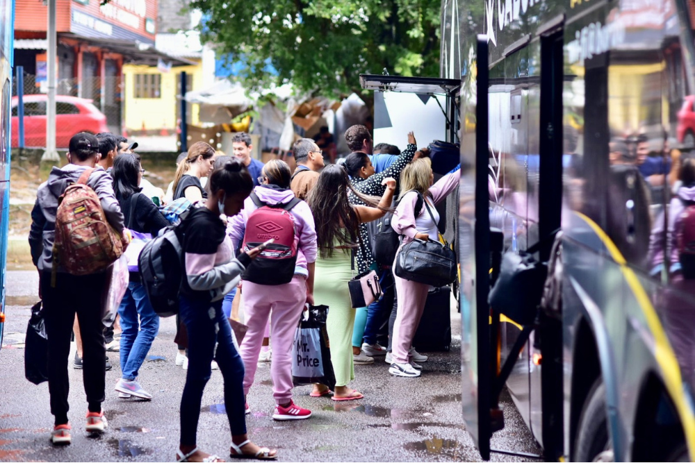 Feriado prolongado teve mais de 23 mil passageiros nos transportes intermunicipais Feriado prolongado teve mais de 23 mil passageiros nos transportes intermunicipais