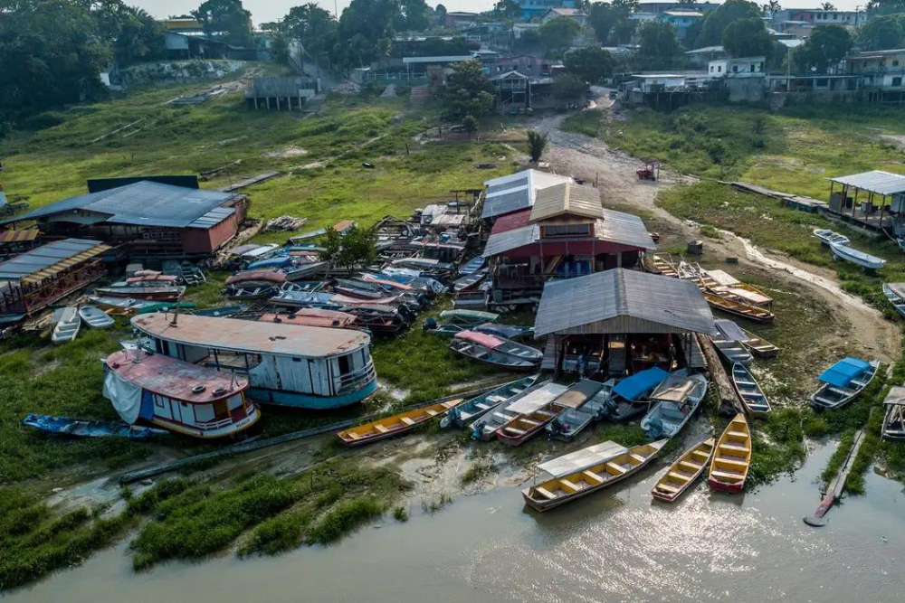 Rio Negro sobe lentamente e pescadores esperam retomar rotina Rio Negro sobe lentamente e pescadores esperam retomar rotina