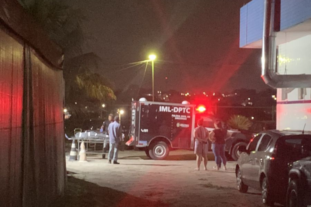 Jovem &eacute; executado com 19 tiros ao sair de mercadinho no Vale do Sinai