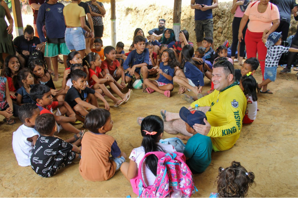 Ação universitária beneficia 80 famílias de comunidade atingida pela seca no AM Ação universitária beneficia 80 famílias de comunidade atingida pela seca no AM