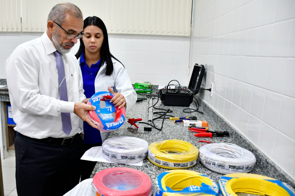 Ipem-AM realiza ensaios sobre fios e cabos elétricos comercializados em Manaus e Região Metropolitana Ipem-AM realiza ensaios sobre fios e cabos elétricos comercializados em Manaus e Região Metropolitana