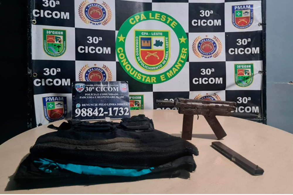 PM apreende colete bal&iacute;stico e submetralhadora no Jorge Teixeira