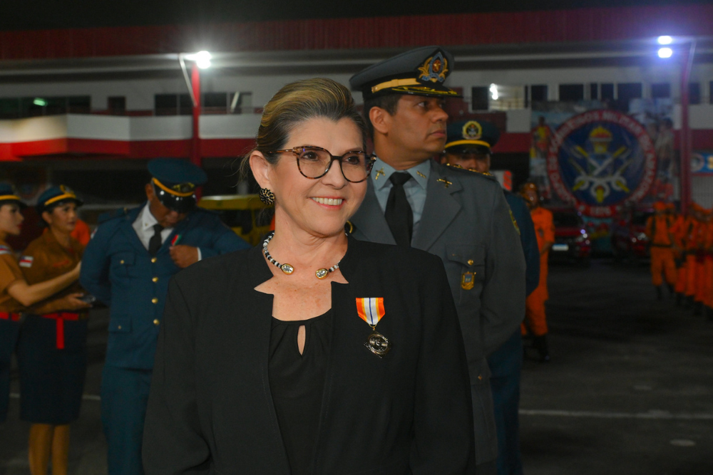 Presidente do TJAM é homenageada pelo Corpo de Bombeiros Militar do Amazonas Presidente do TJAM é homenageada pelo Corpo de Bombeiros Militar do Amazonas