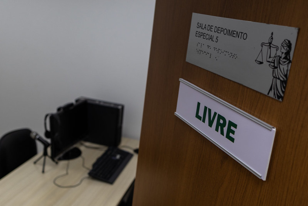 V&iacute;tima de estupro, jovem com S&iacute;ndrome de Down presta depoimento especial &agrave; Justi&ccedil;a do AM
