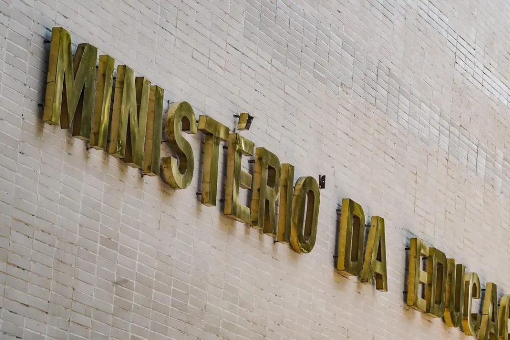MEC abre fase de declara&ccedil;&atilde;o de matr&iacute;culas de escolas em tempo integral