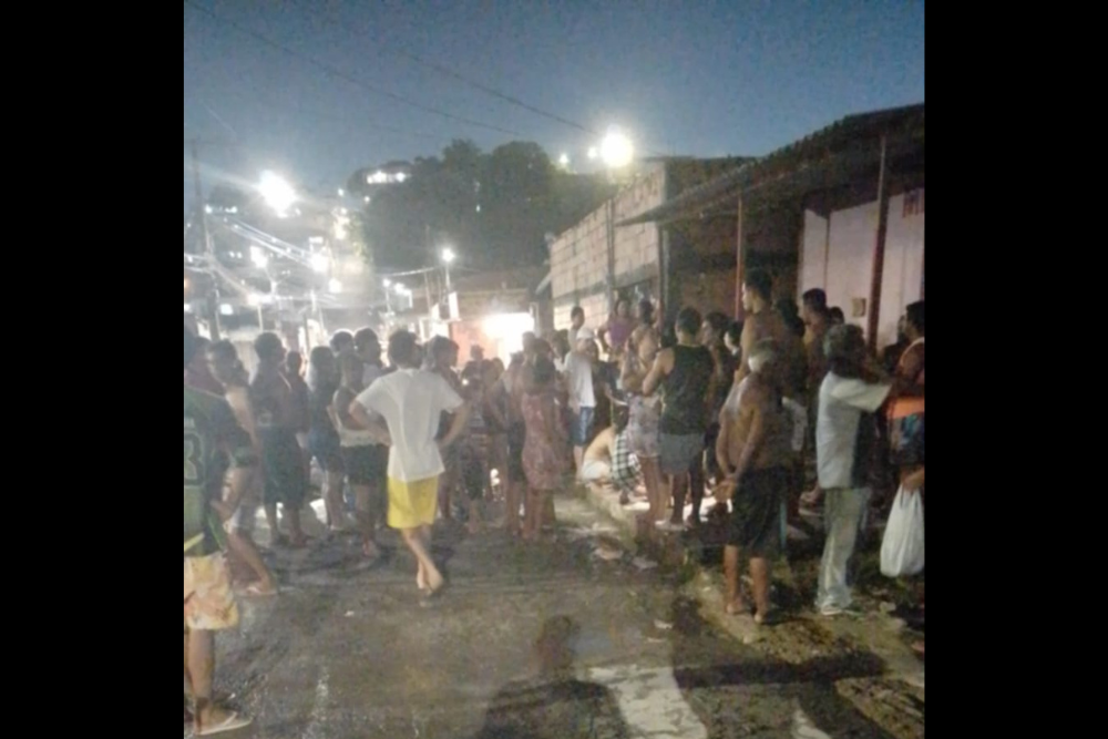Irmãs são baleadas durante assalto no bairro Cidade de Deus Irmãs são baleadas durante assalto no bairro Cidade de Deus