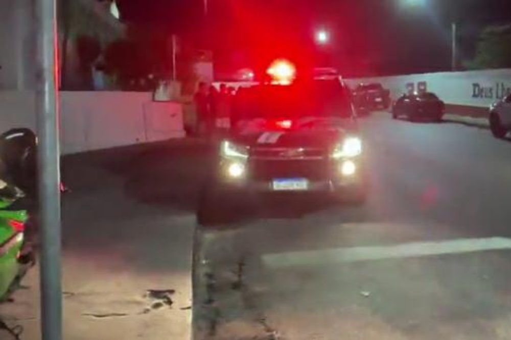 Homem é morto com três facadas na Colônia Oliveira Machado Homem é morto com três facadas na Colônia Oliveira Machado