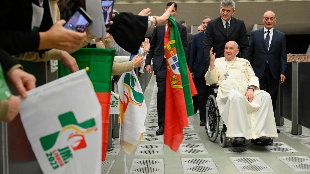 Papa Francisco diz que está com bronquite aguda infecciosa e pede orações