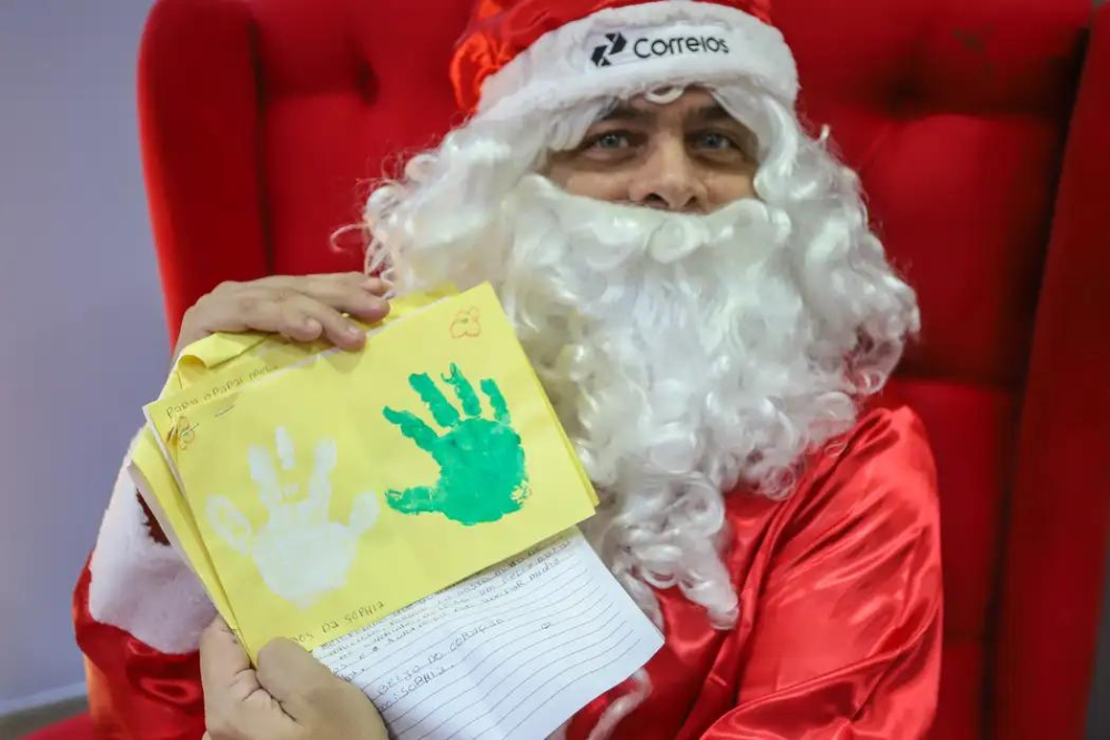 Papai Noel dos Correios amplia prazo para entrega de presentes Papai Noel dos Correios amplia prazo para entrega de presentes