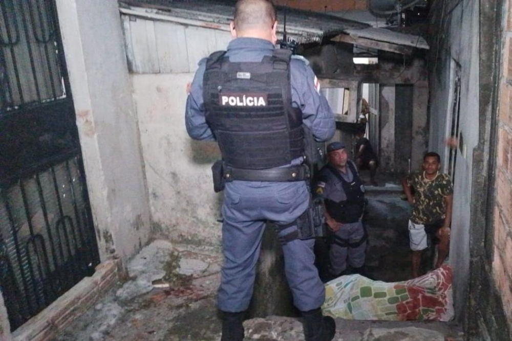 Homem é perseguido e morto a facadas no Mauazinho Homem é perseguido e morto a facadas no Mauazinho