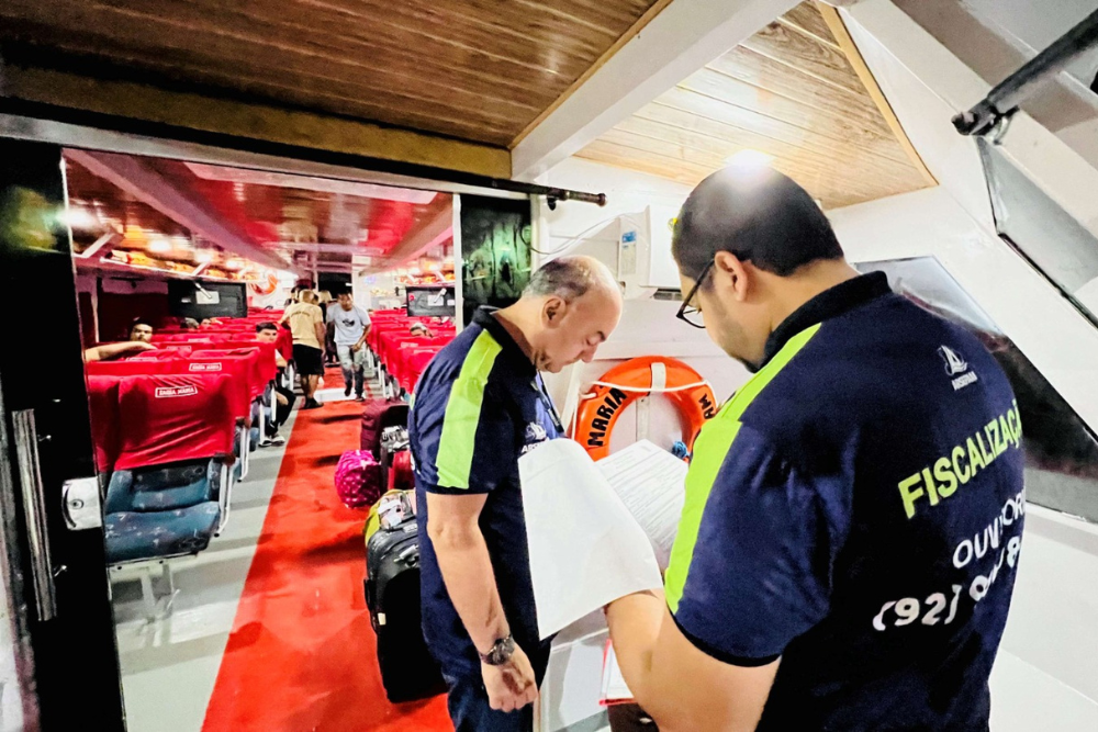 Blitz fiscaliza preços cobrados por lanchas na balsa amarela e no Terminal A Jato Blitz fiscaliza preços cobrados por lanchas na balsa amarela e no Terminal A Jato