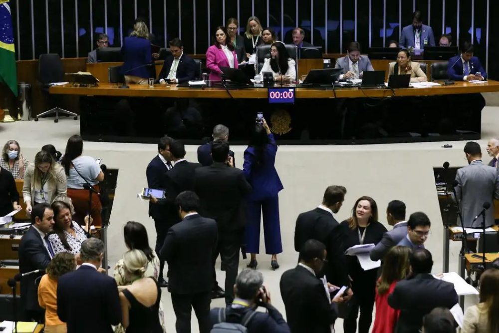 Deputados aprovam protocolo para coibir viol&ecirc;ncia contra a mulher em bar