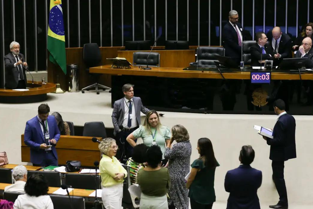 C&acirc;mara criminaliza cenas de nudez criadas por intelig&ecirc;ncia artificial