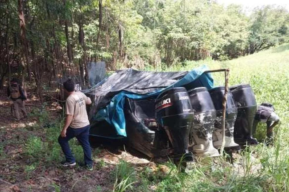 Lancha usada pelo tráfico é destruída em Itacoatiara Lancha usada pelo tráfico é destruída em Itacoatiara