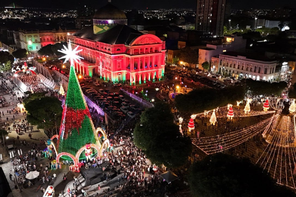 Iluminação da Árvore de Natal e grandes estreias marcam programação no Largo de São Sebastião Iluminação da Árvore de Natal e grandes estreias marcam programação no Largo de São Sebastião