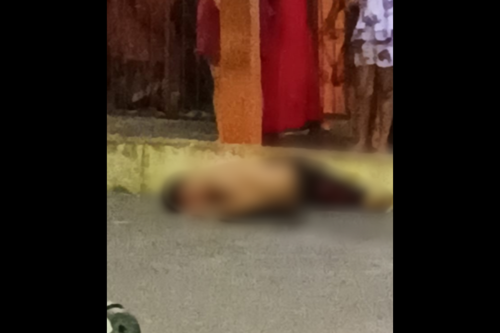 Homem esfaqueia esposa e acaba espancado por populares na Compensa Homem esfaqueia esposa e acaba espancado por populares na Compensa