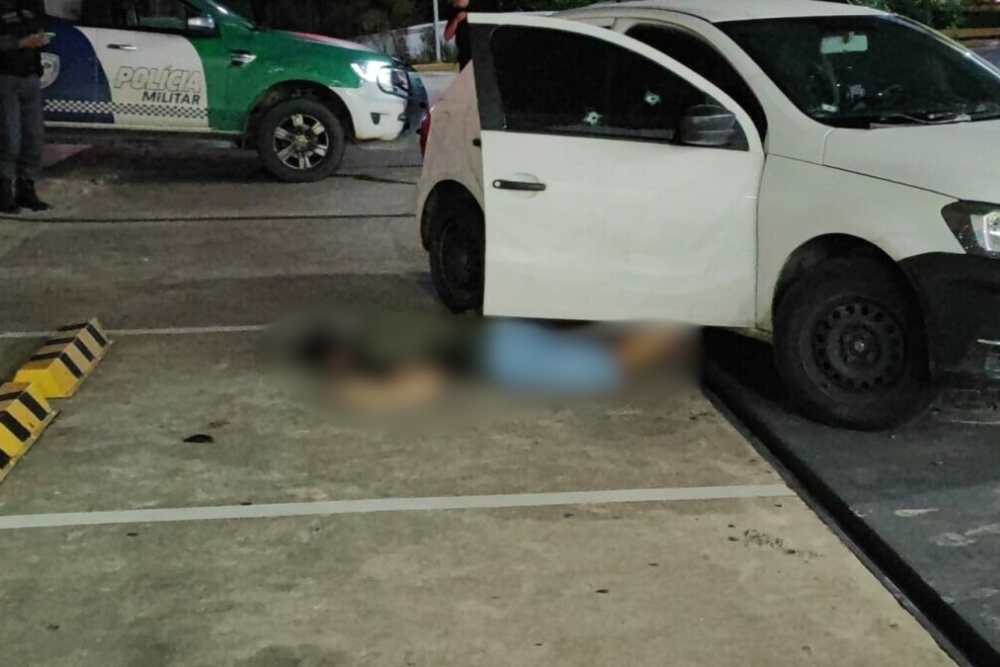 Homem é executado com 14 tiros em posto na avenida Torquato Tapajós Homem é executado com 14 tiros em posto na avenida Torquato Tapajós