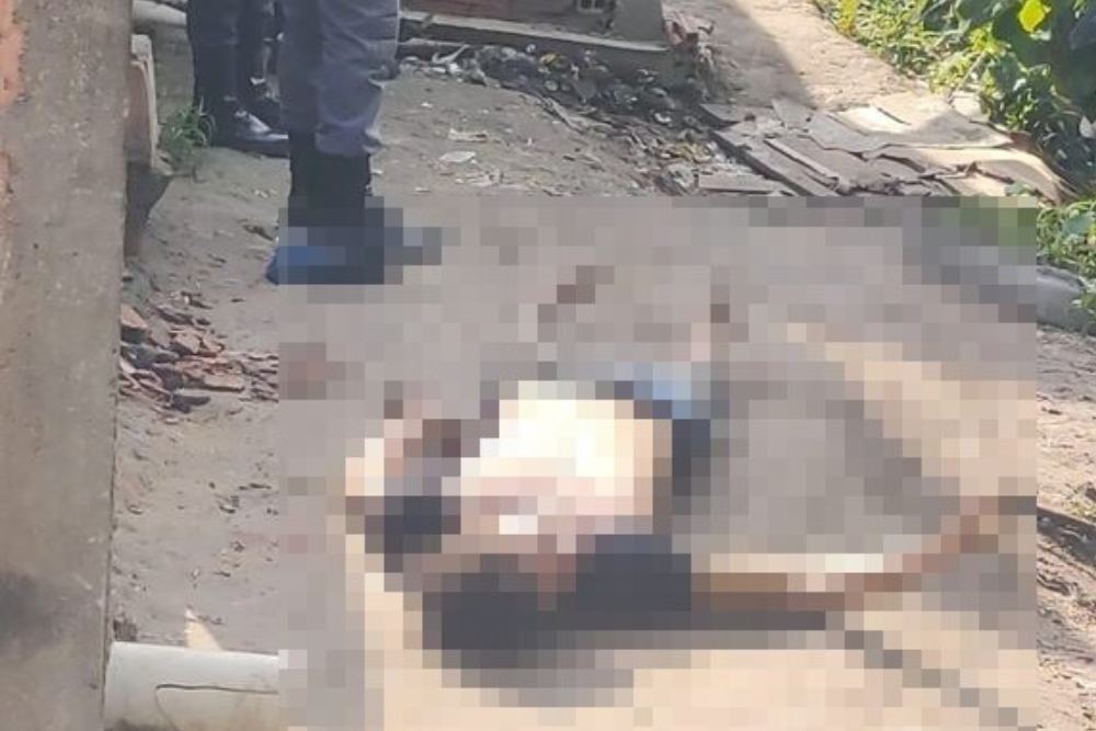 Homem é encontrado morto a tiros em beco no Jorge Teixeira Homem é encontrado morto a tiros em beco no Jorge Teixeira