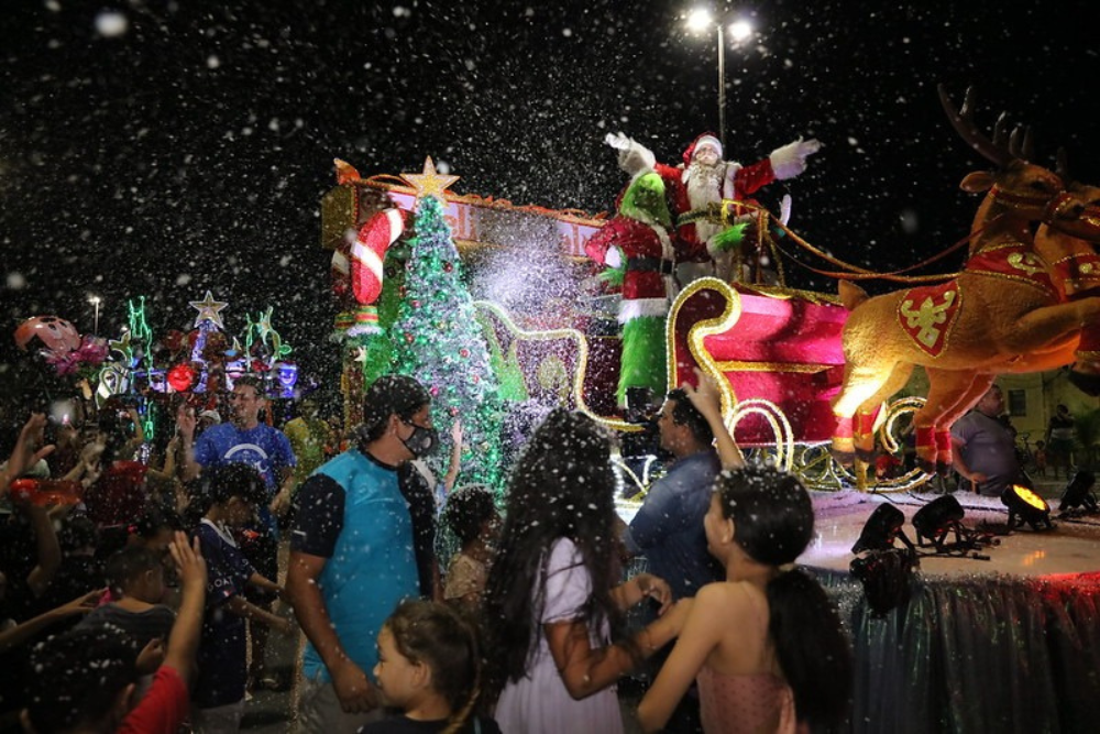 Parada Natalina encanta moradores da zona Sul de Manaus