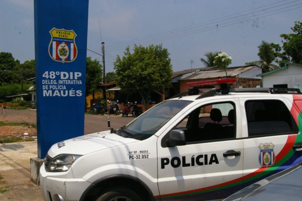 Trio &eacute; preso em Mau&eacute;s por porte ilegal de arma de fogo e tr&aacute;fico de drogas