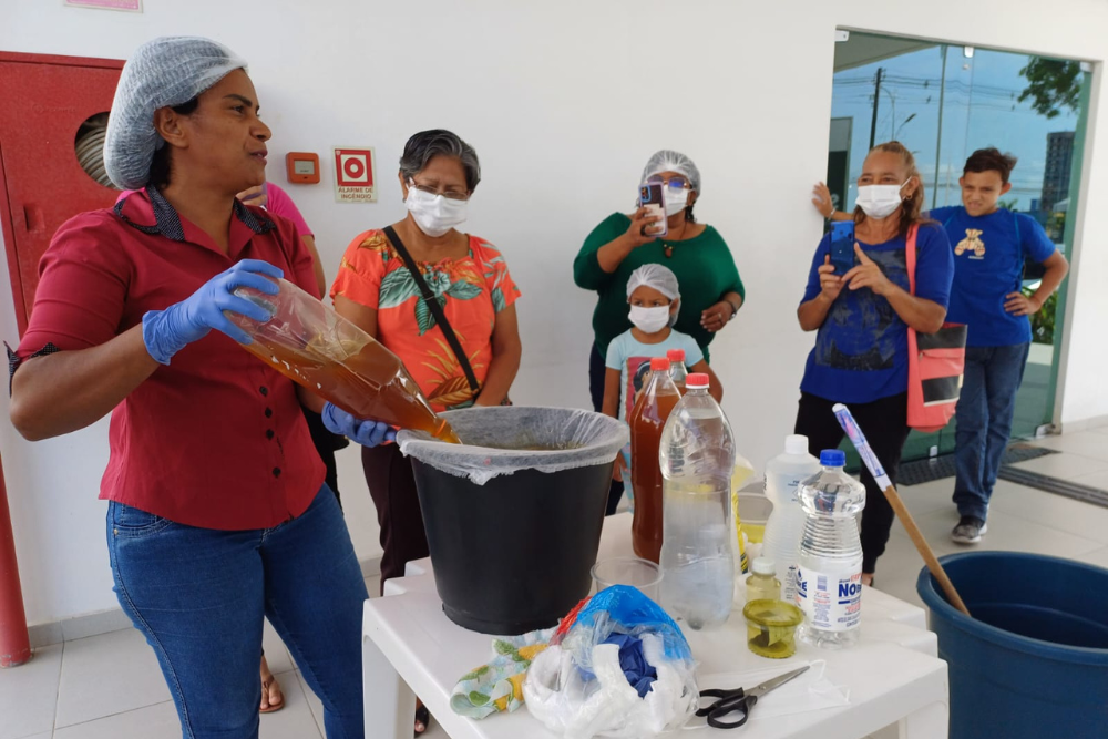Sema promove terceira oficina de sabão com óleo de cozinha reciclado Sema promove terceira oficina de sabão com óleo de cozinha reciclado