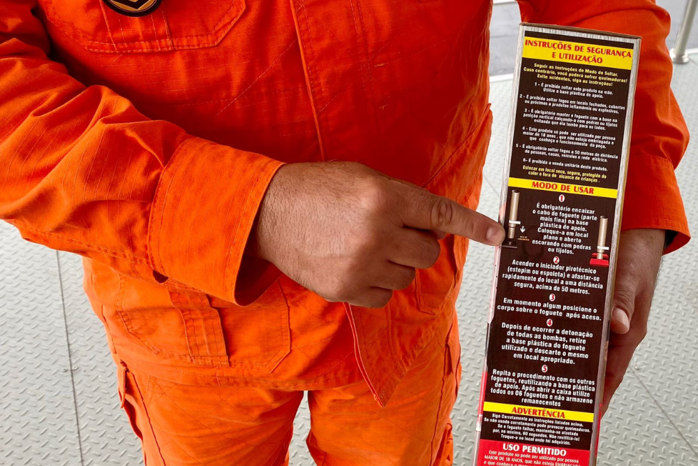 Fogos de artificio devem ser manuseados corretamente para evitar acidentes, alertam bombeiros Fogos de artificio devem ser manuseados corretamente para evitar acidentes, alertam bombeiros