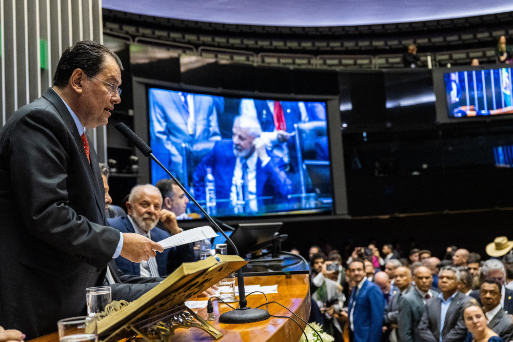 Senador Eduardo Braga exalta primeiros efeitos da reforma tribut&aacute;ria