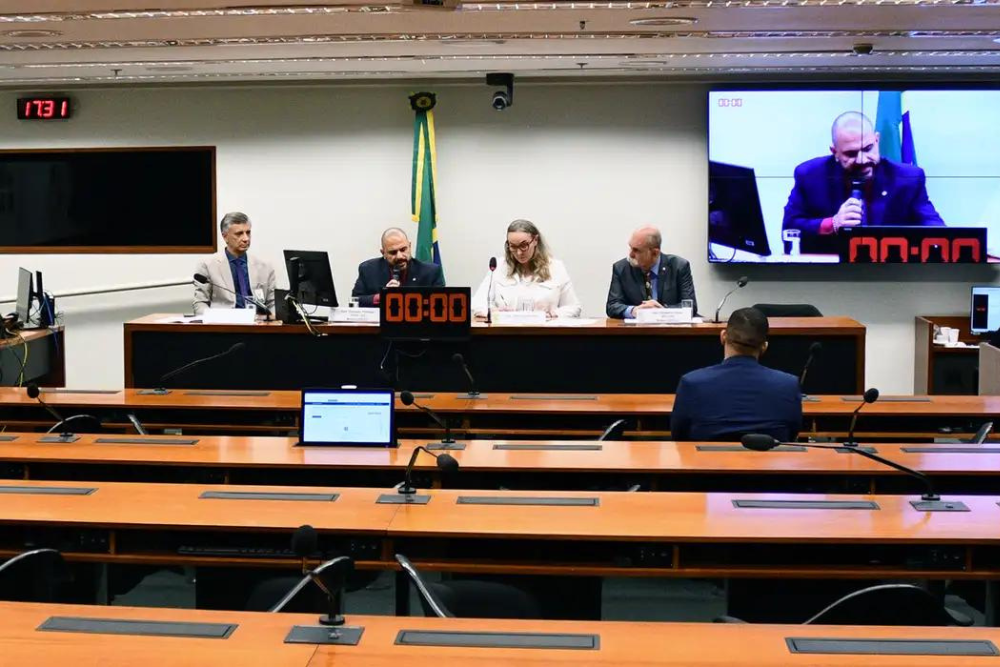 Comissão da Câmara autoriza estados a legislarem sobre armas Comissão da Câmara autoriza estados a legislarem sobre armas